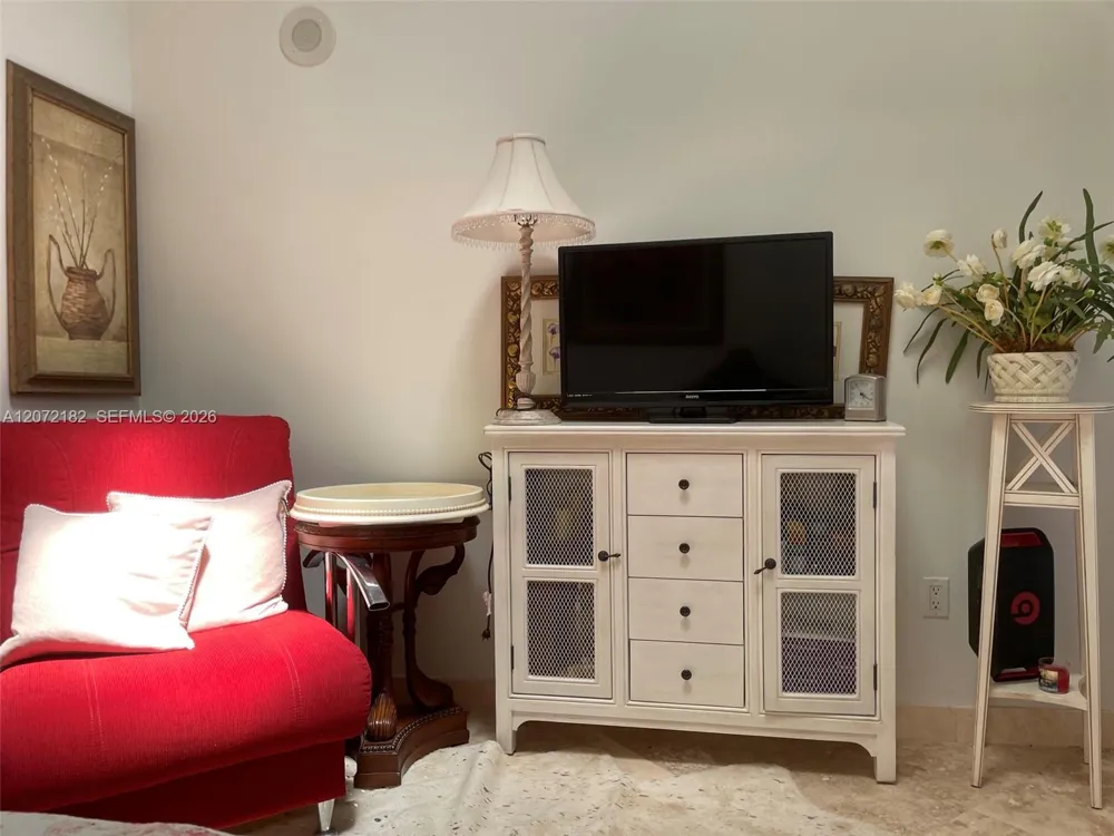 6365 Collins Ave #CAB18 Miami Beach, FL 33141
