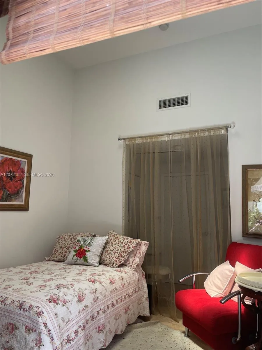 6365 Collins Ave #CAB18 Miami Beach, FL 33141