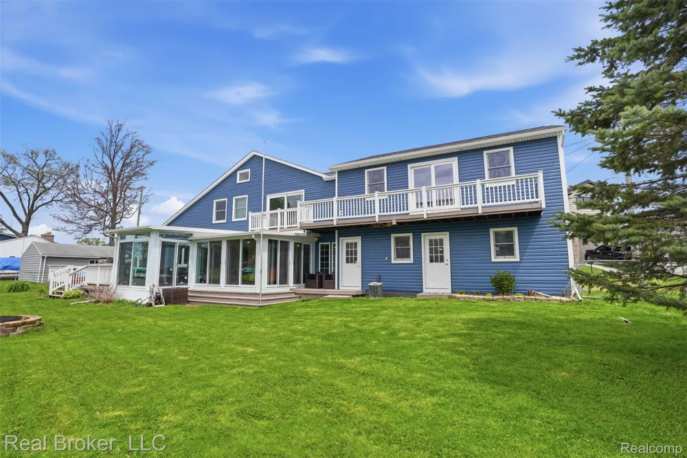 2299 Kingston Street White Lake Charter Township, MI 48386