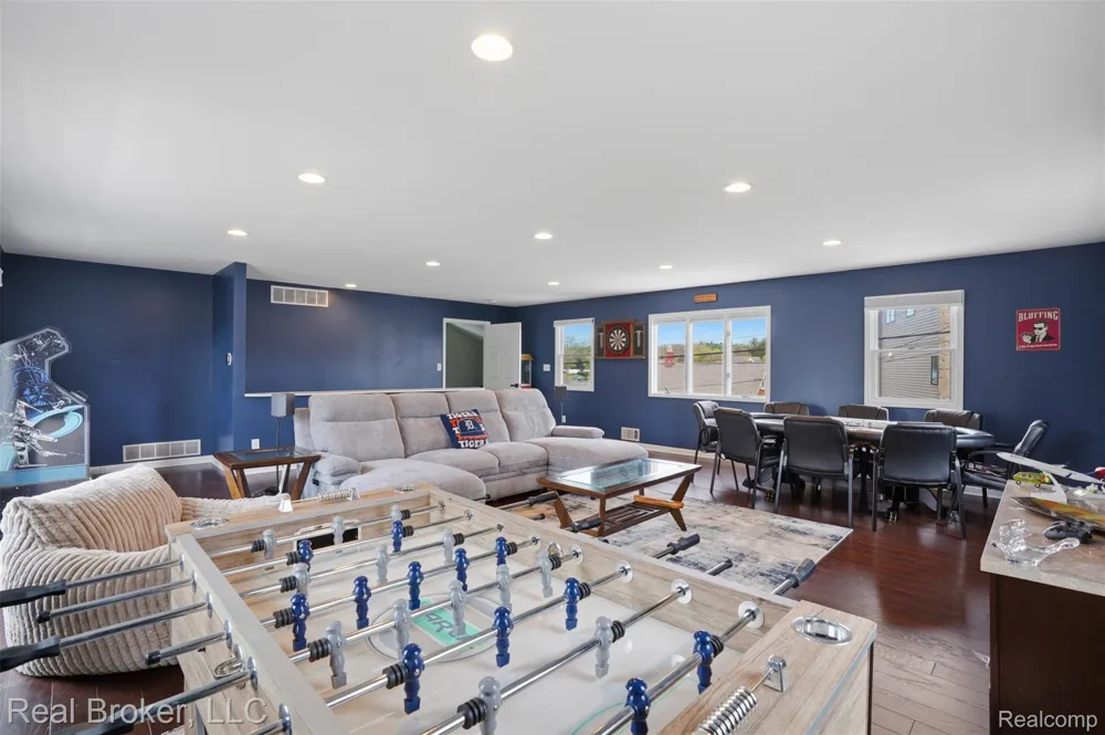2299 Kingston Street White Lake Charter Township, MI 48386