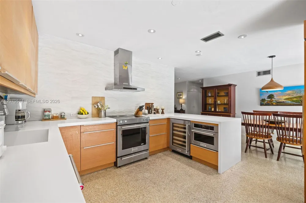 6390 SW 69th St South Miami, FL 33143