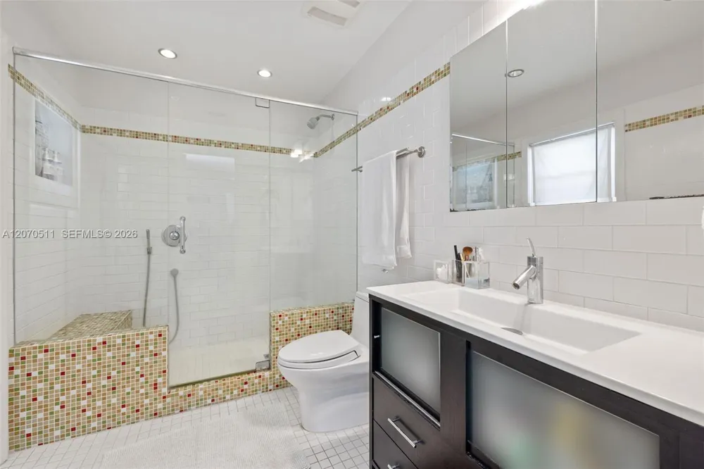 6390 SW 69th St South Miami, FL 33143