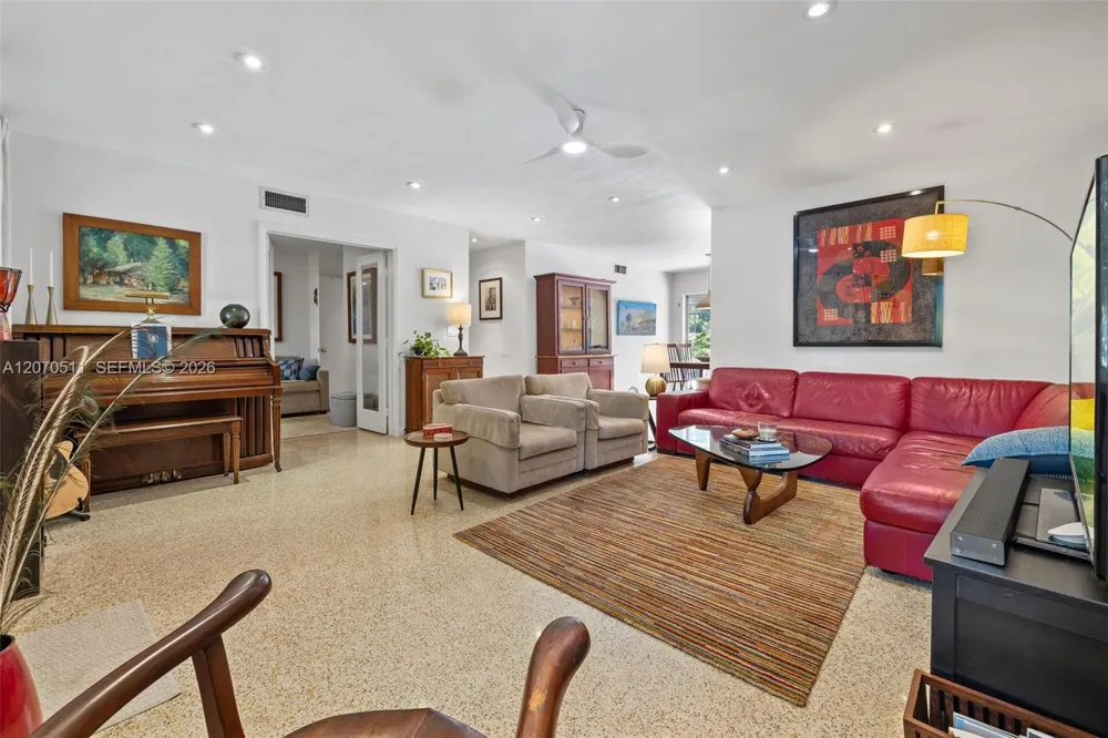 6390 SW 69th St South Miami, FL 33143