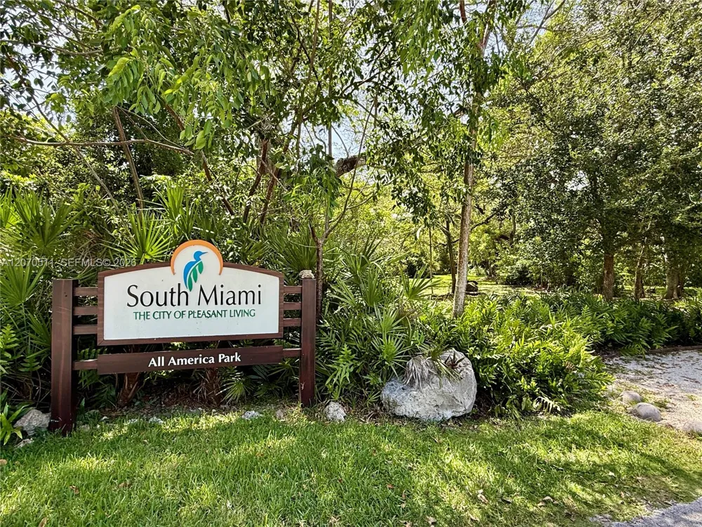 6390 SW 69th St South Miami, FL 33143