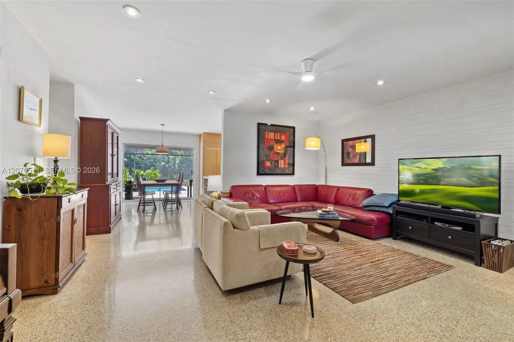 6390 SW 69th St South Miami, FL 33143