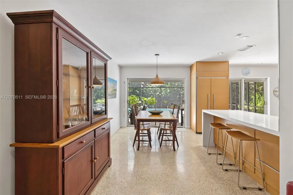 6390 SW 69th St South Miami, FL 33143