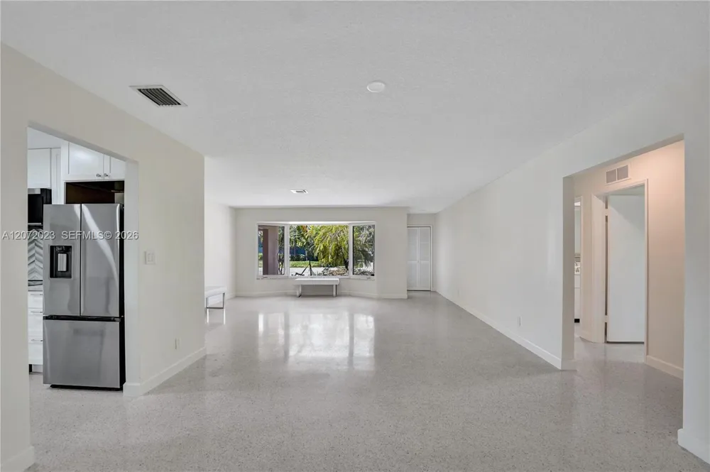 1524 NE 37th St Oakland Park, FL 33334