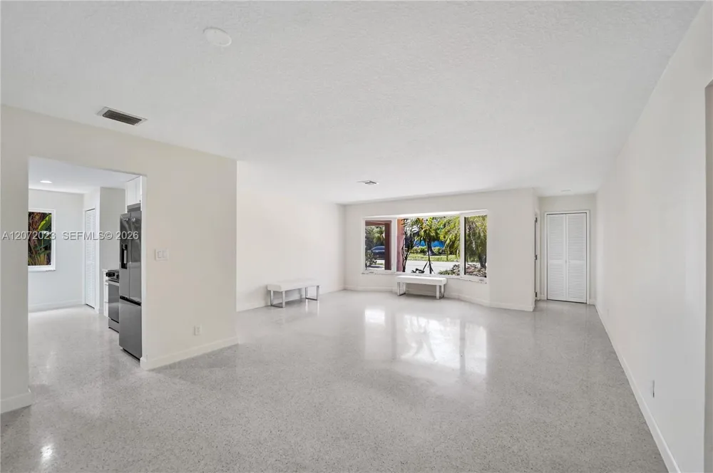 1524 NE 37th St Oakland Park, FL 33334