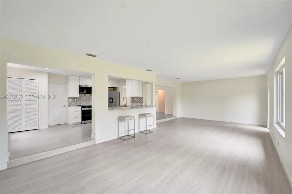 1524 NE 37th St Oakland Park, FL 33334