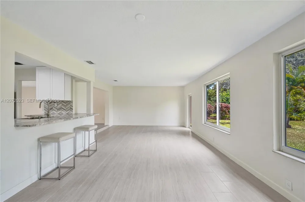 1524 NE 37th St Oakland Park, FL 33334