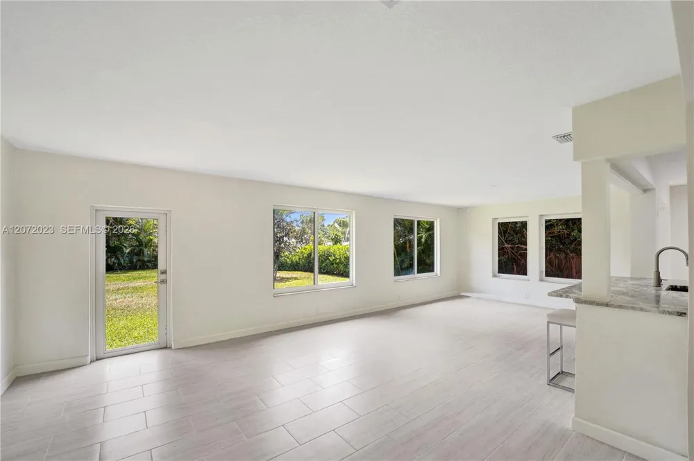 1524 NE 37th St Oakland Park, FL 33334
