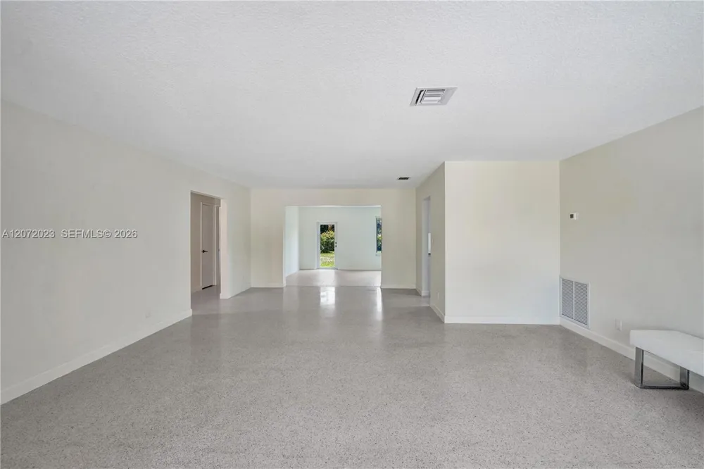 1524 NE 37th St Oakland Park, FL 33334