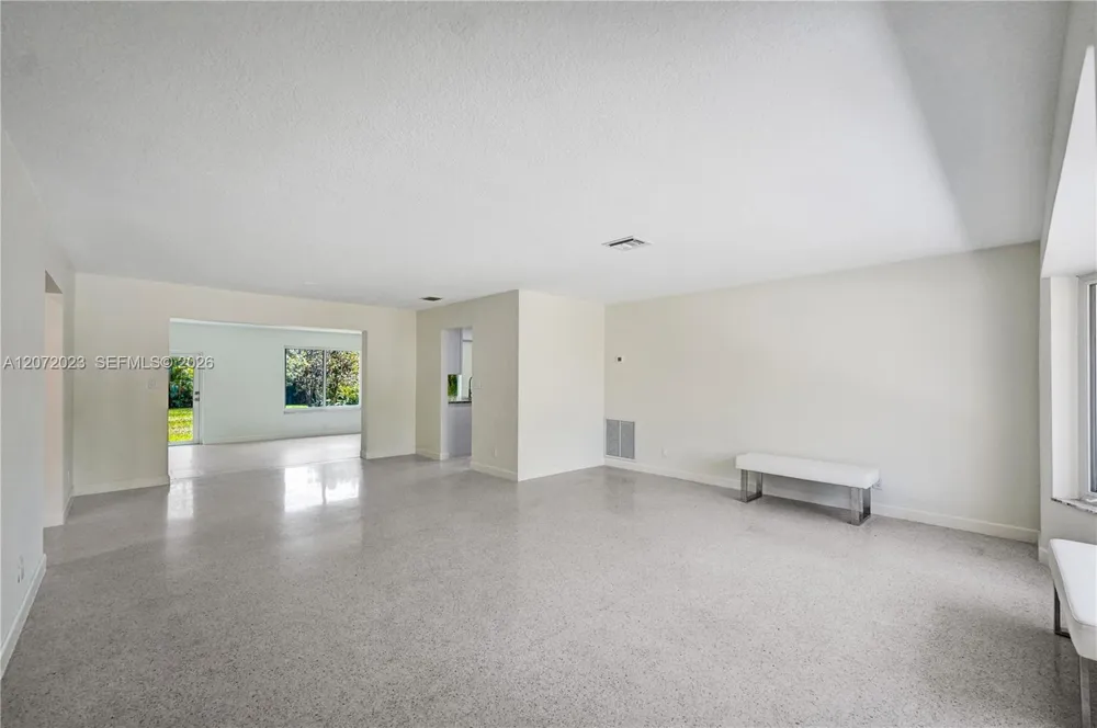 1524 NE 37th St Oakland Park, FL 33334