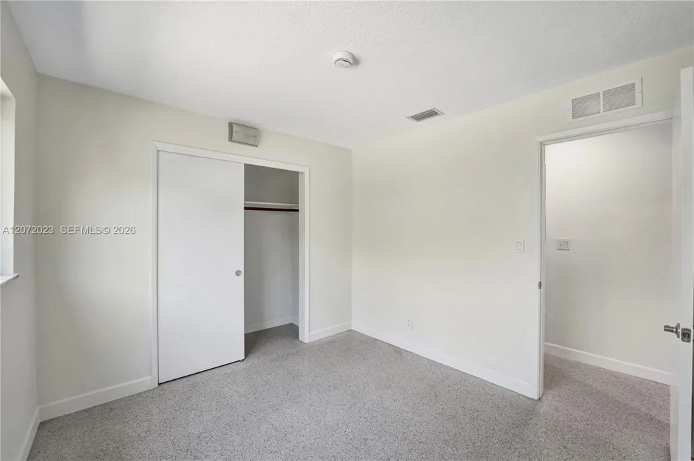 1524 NE 37th St Oakland Park, FL 33334