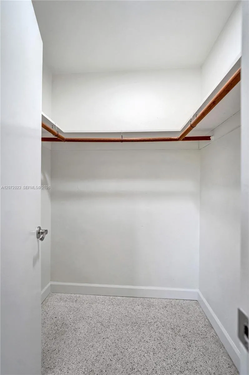 1524 NE 37th St Oakland Park, FL 33334