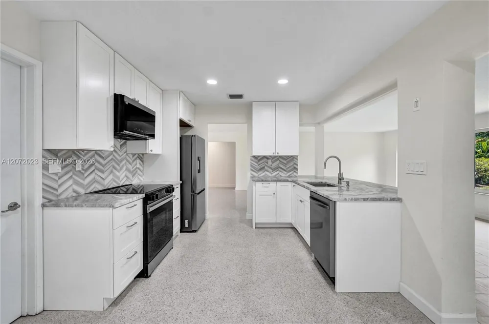 1524 NE 37th St Oakland Park, FL 33334