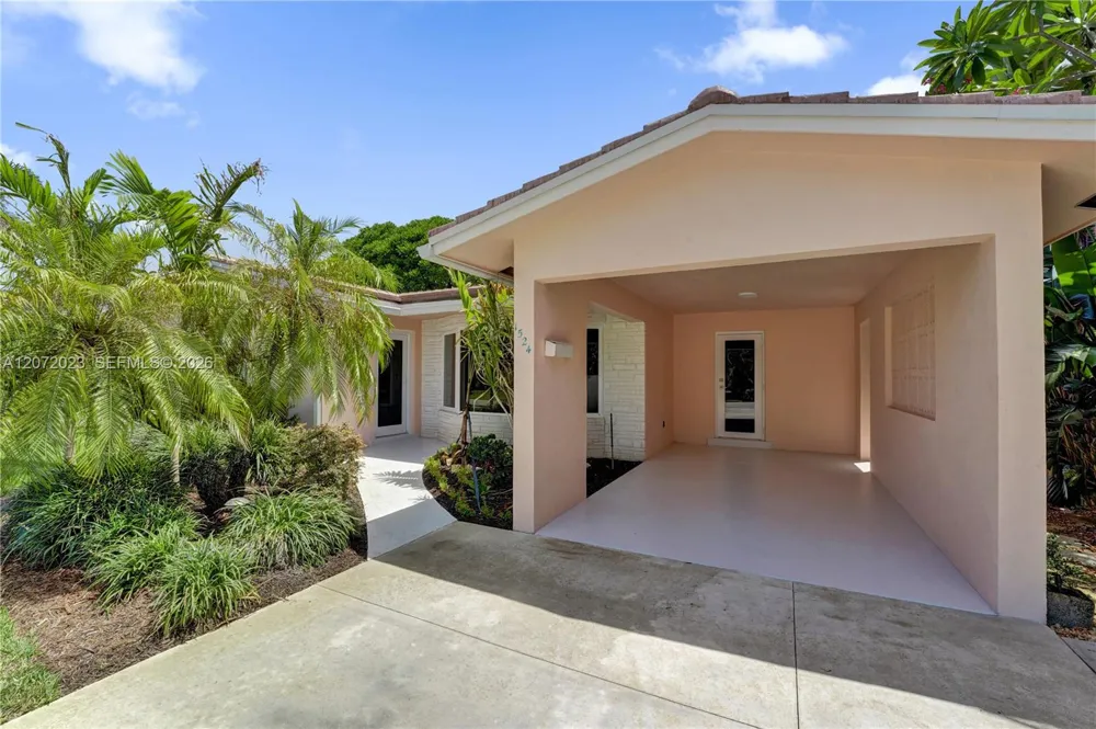 1524 NE 37th St Oakland Park, FL 33334