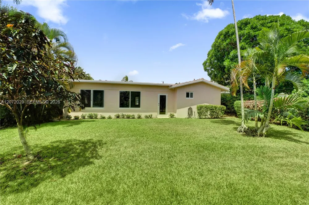 1524 NE 37th St Oakland Park, FL 33334