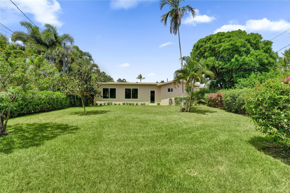 1524 NE 37th St Oakland Park, FL 33334