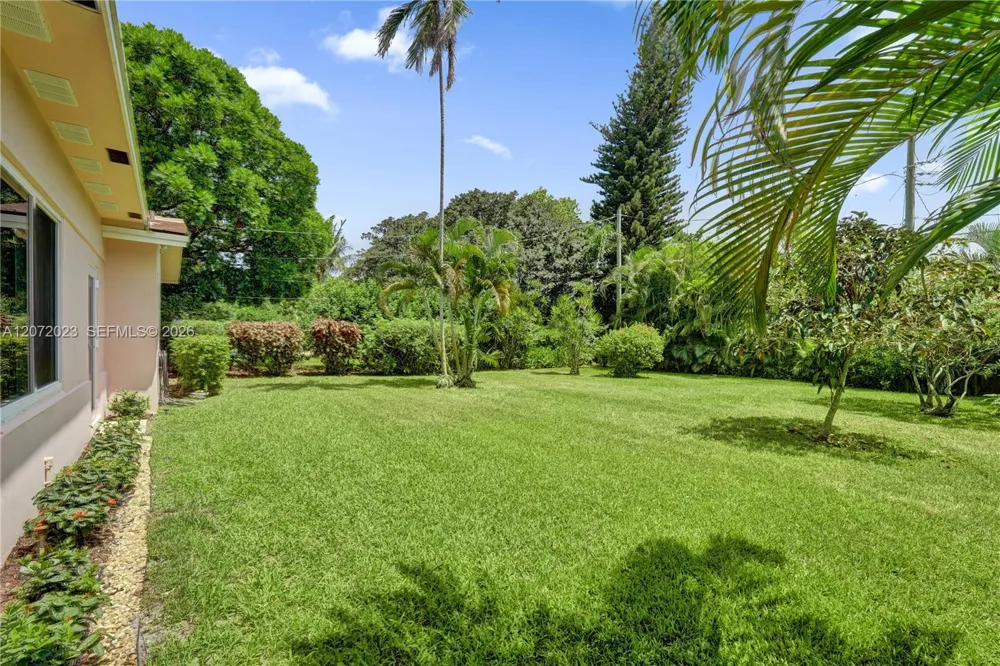1524 NE 37th St Oakland Park, FL 33334