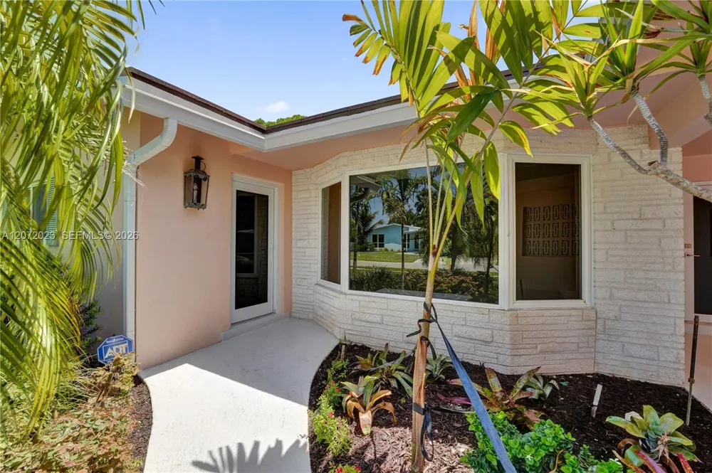 1524 NE 37th St Oakland Park, FL 33334