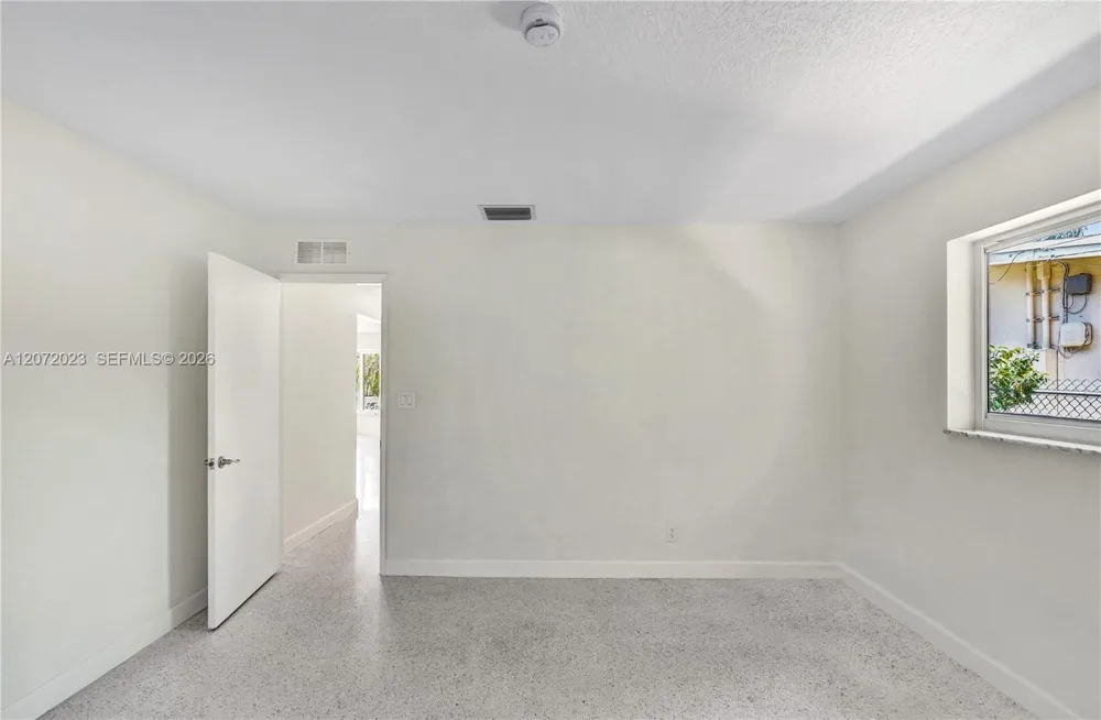 1524 NE 37th St Oakland Park, FL 33334
