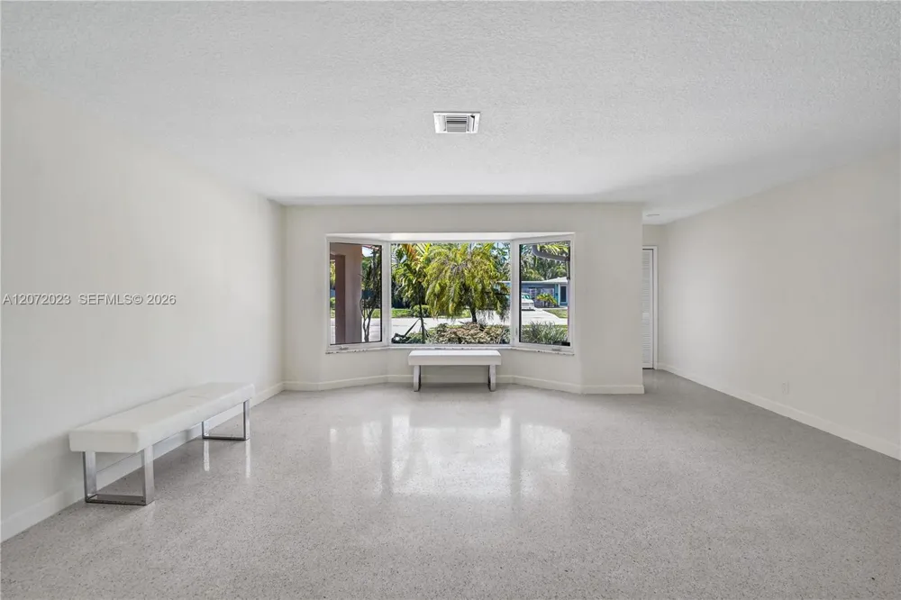 1524 NE 37th St Oakland Park, FL 33334