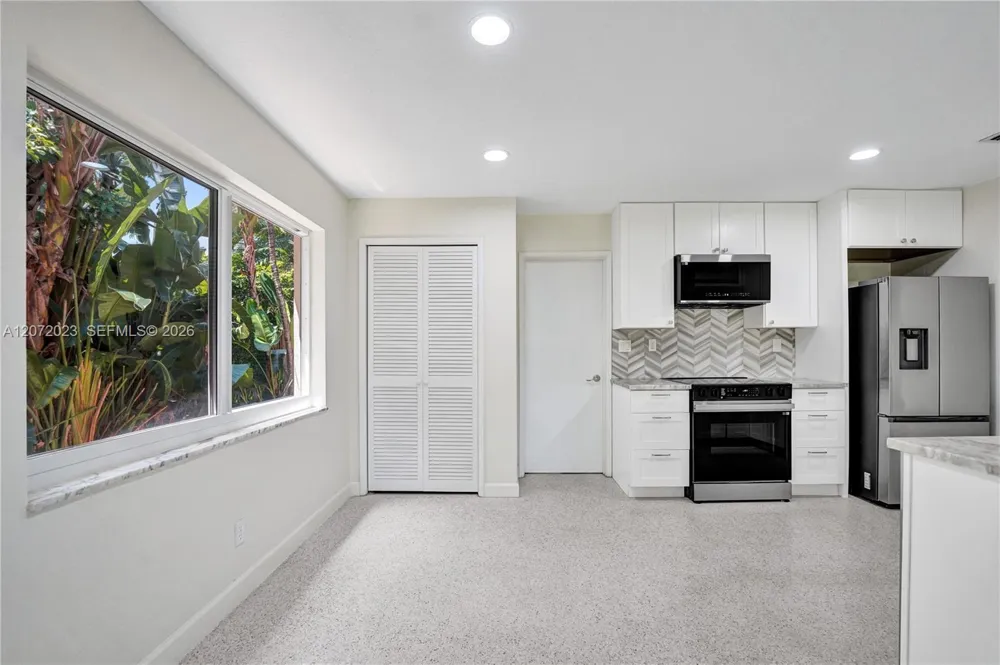 1524 NE 37th St Oakland Park, FL 33334
