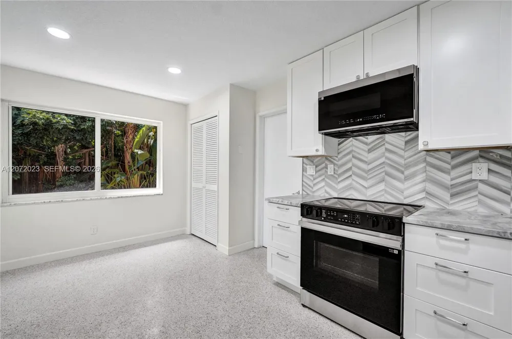 1524 NE 37th St Oakland Park, FL 33334