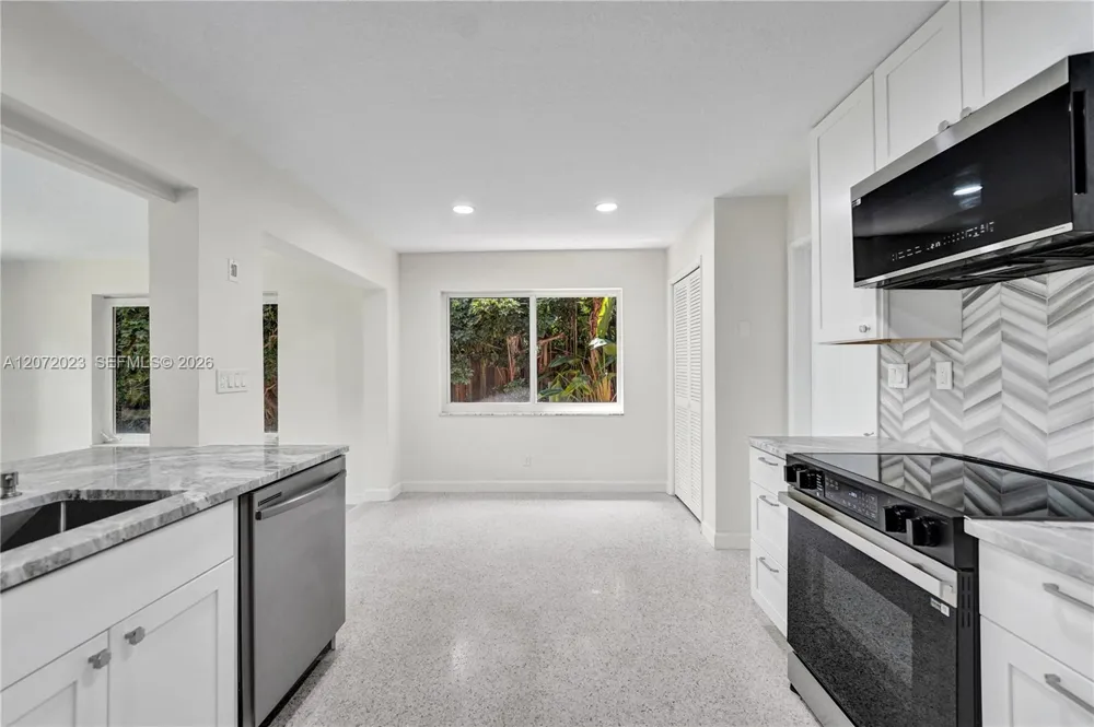 1524 NE 37th St Oakland Park, FL 33334