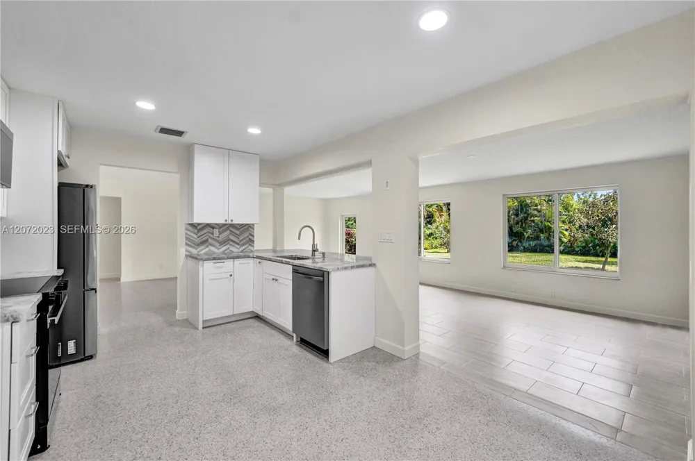 1524 NE 37th St Oakland Park, FL 33334