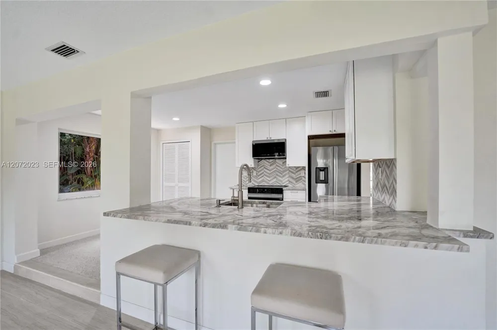 1524 NE 37th St Oakland Park, FL 33334