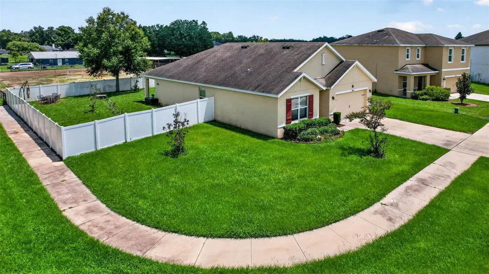 35900 HILLBROOK AVENUE Zephyrhills, FL 33541