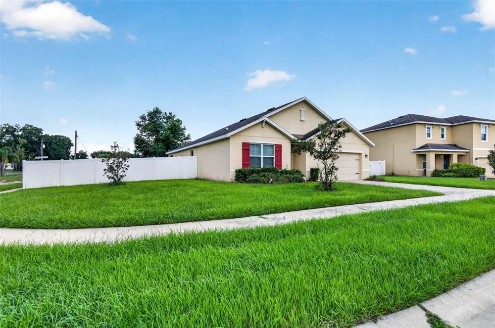 35900 HILLBROOK AVENUE Zephyrhills, FL 33541
