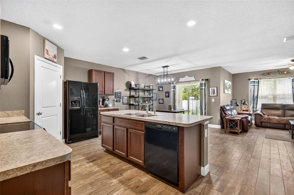 35900 HILLBROOK AVENUE Zephyrhills, FL 33541