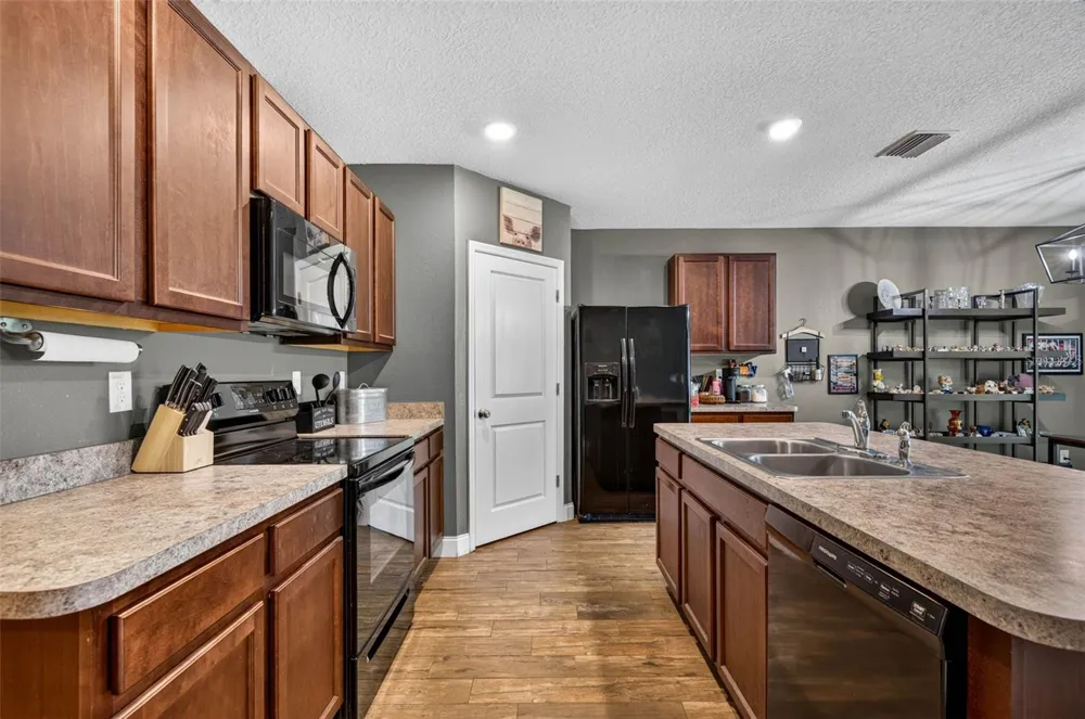 35900 HILLBROOK AVENUE Zephyrhills, FL 33541