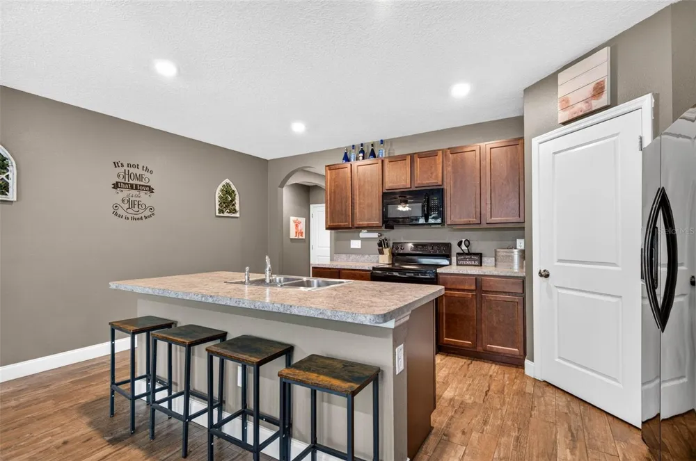 35900 HILLBROOK AVENUE Zephyrhills, FL 33541