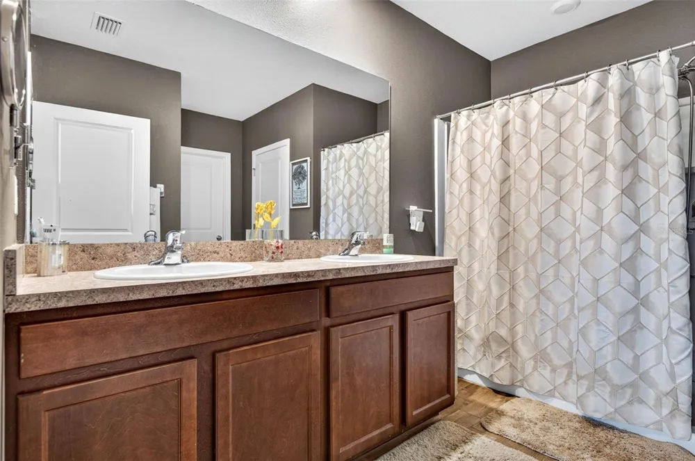 35900 HILLBROOK AVENUE Zephyrhills, FL 33541