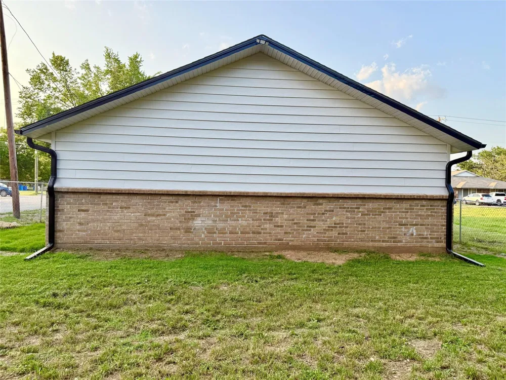 739 W Pine Street Jacksboro, TX 76458
