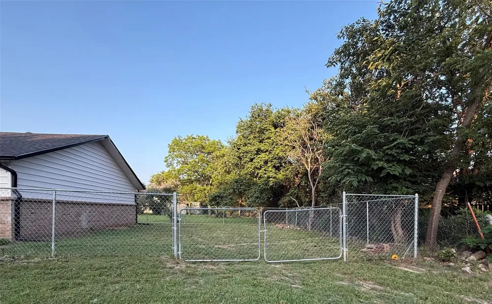 739 W Pine Street Jacksboro, TX 76458