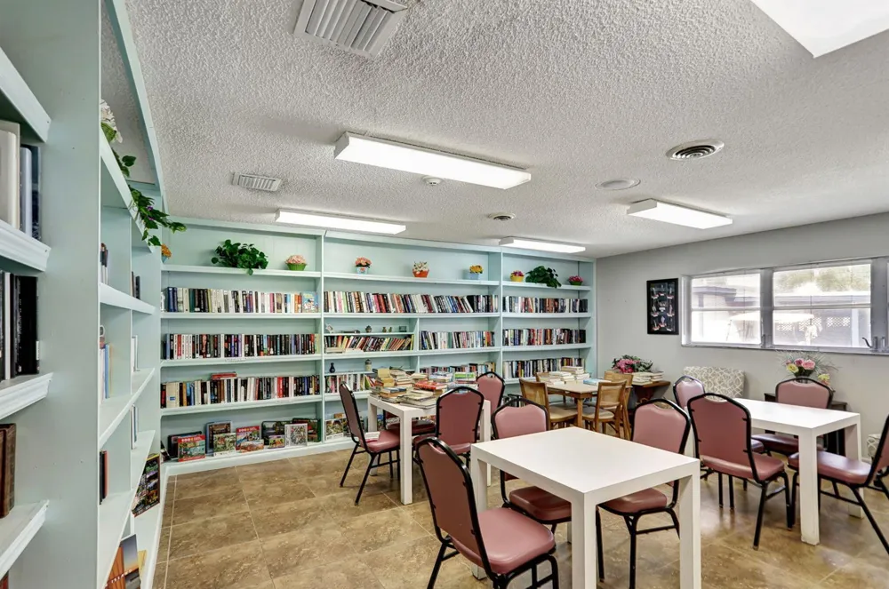 7827 GOLF CIR DRIVE #301 Margate, FL 33063