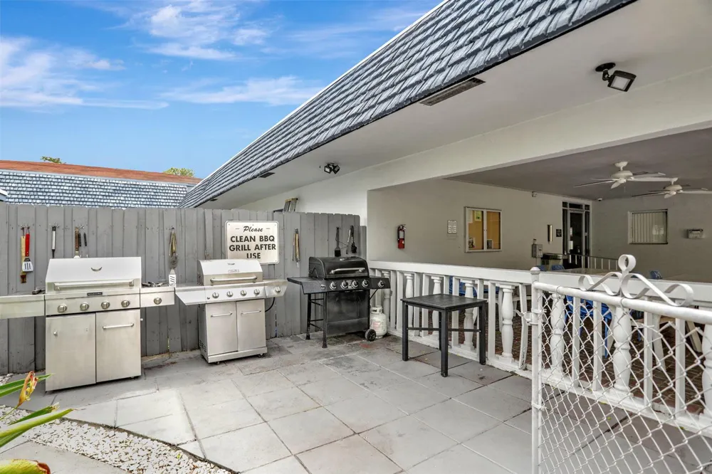 7827 GOLF CIR DRIVE #301 Margate, FL 33063