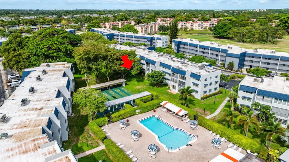7827 GOLF CIR DRIVE #301 Margate, FL 33063