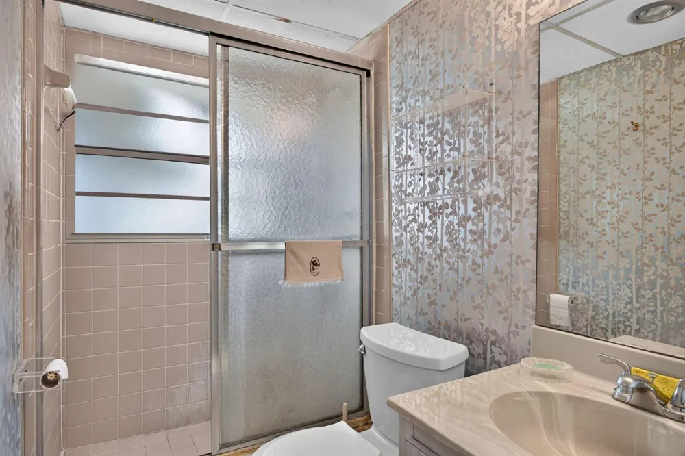 7827 GOLF CIR DRIVE #301 Margate, FL 33063