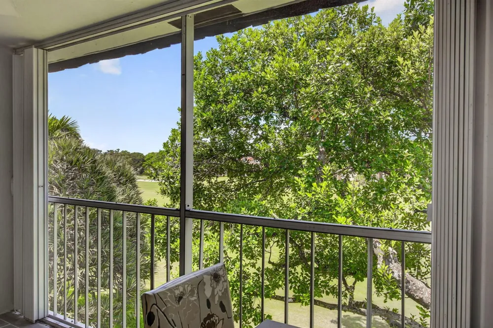 7827 GOLF CIR DRIVE #301 Margate, FL 33063