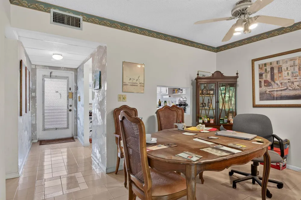 7827 GOLF CIR DRIVE #301 Margate, FL 33063