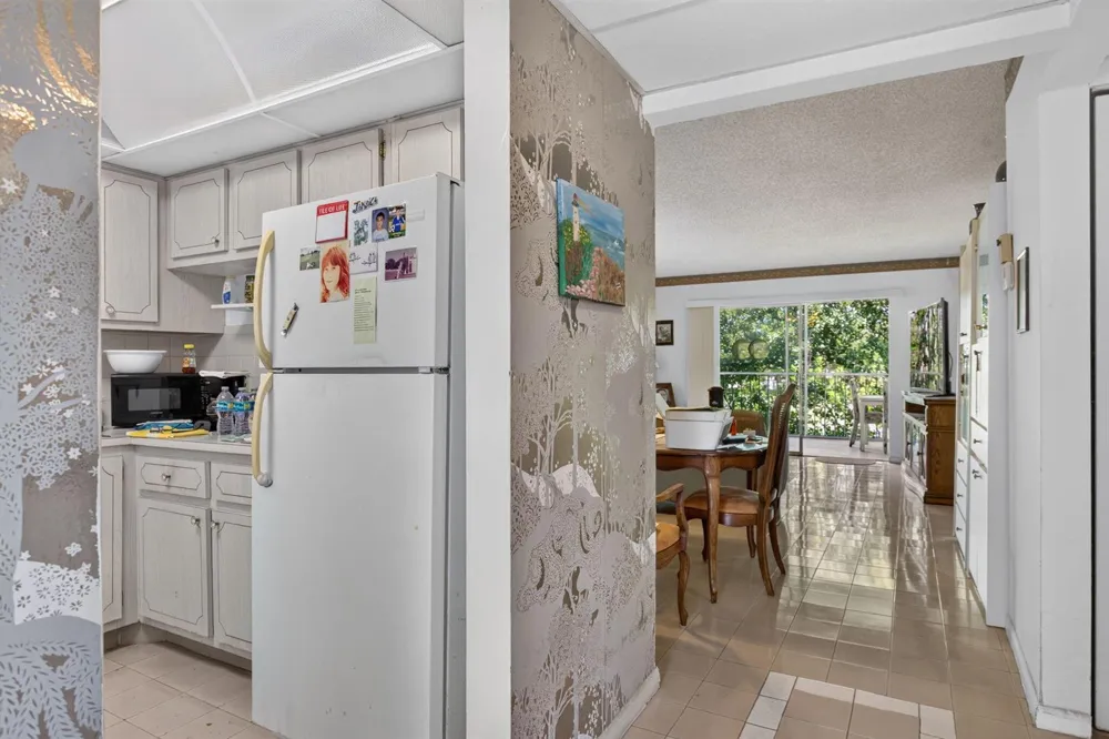 7827 GOLF CIR DRIVE #301 Margate, FL 33063