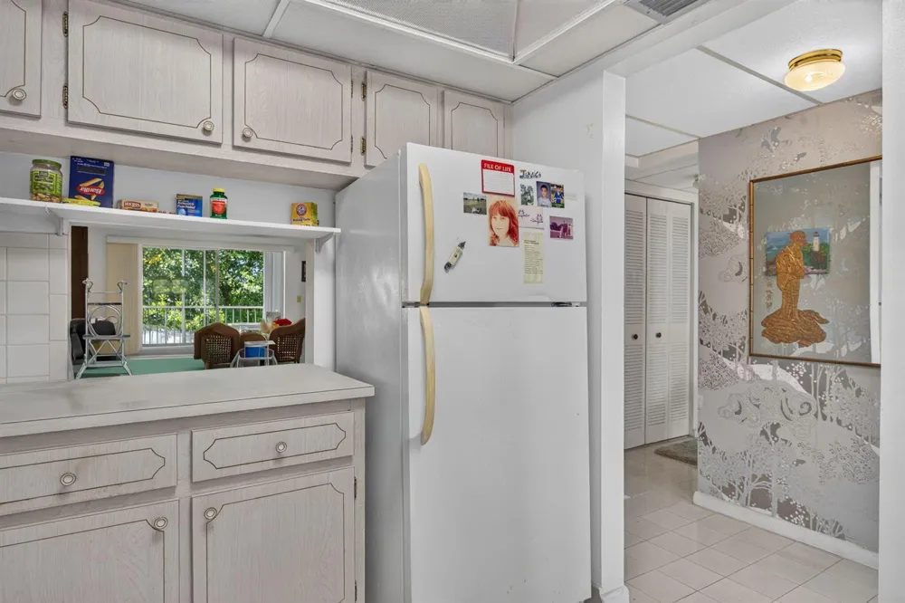 7827 GOLF CIR DRIVE #301 Margate, FL 33063