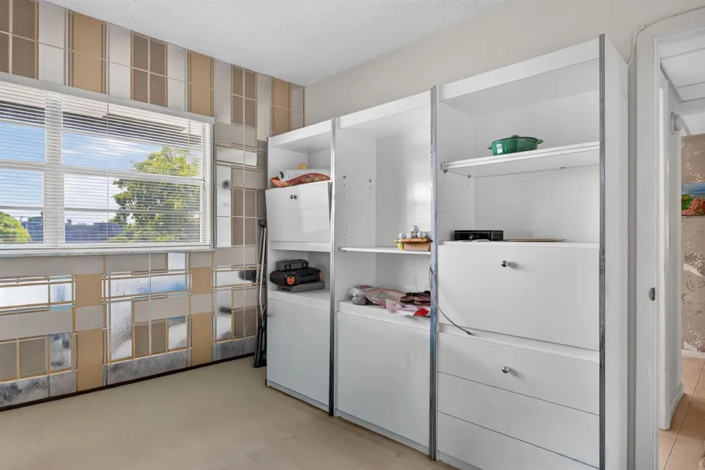 7827 GOLF CIR DRIVE #301 Margate, FL 33063