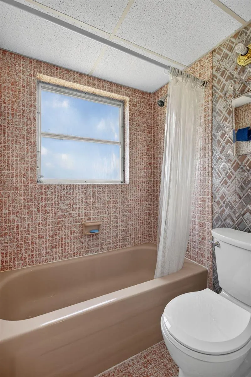 7827 GOLF CIR DRIVE #301 Margate, FL 33063